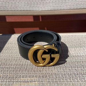 Gucci leather belt w/ double G buckle